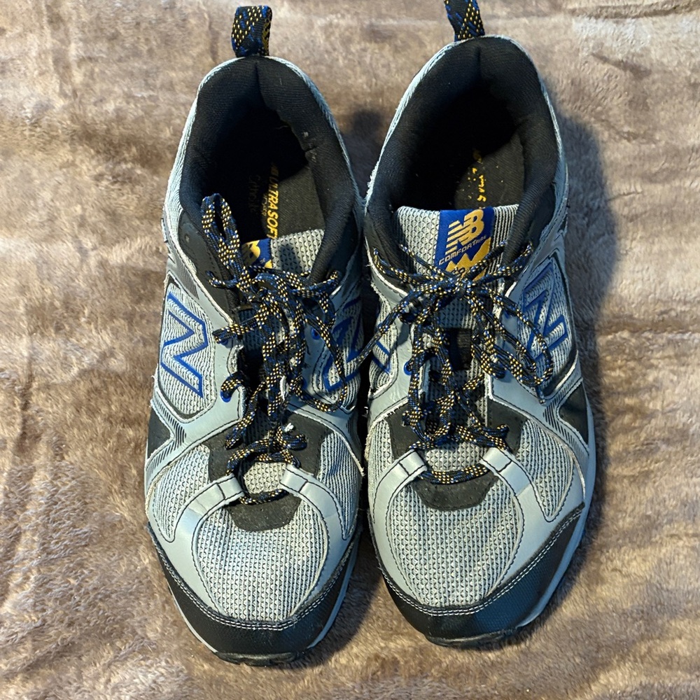 New Balance Men’s size 10.5 481v3 shoes Grey in Excellent Condition!